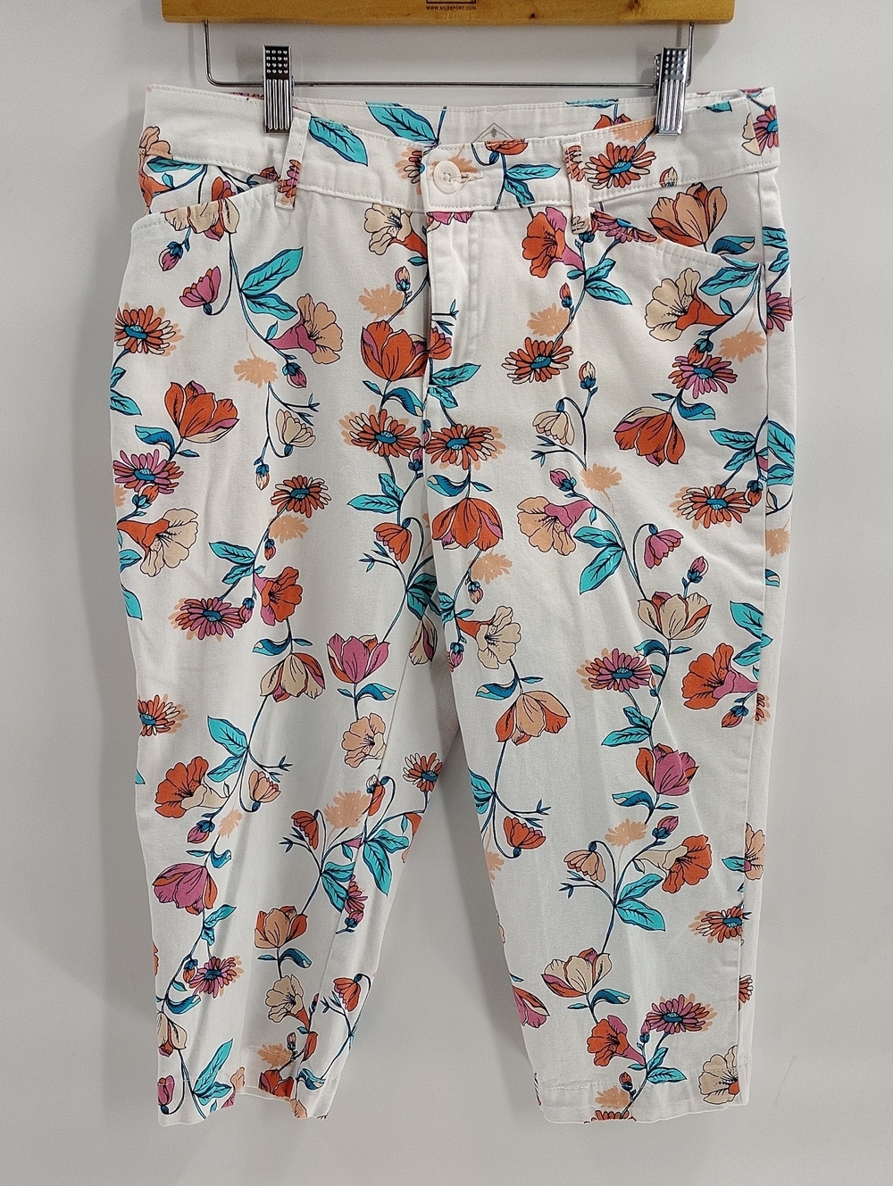 St. John's Bay Capri Pants Size 10 Floral Print Stretch Mid Rise